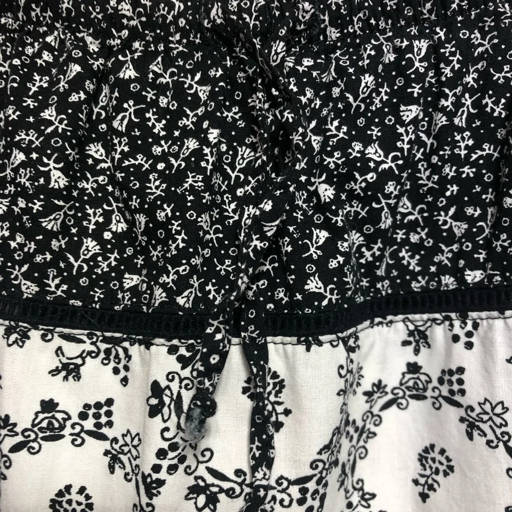 Last Chance $7 or π5/$25 At Last & Company Cotton Skirt Black/White M - Picture 5 of 5
